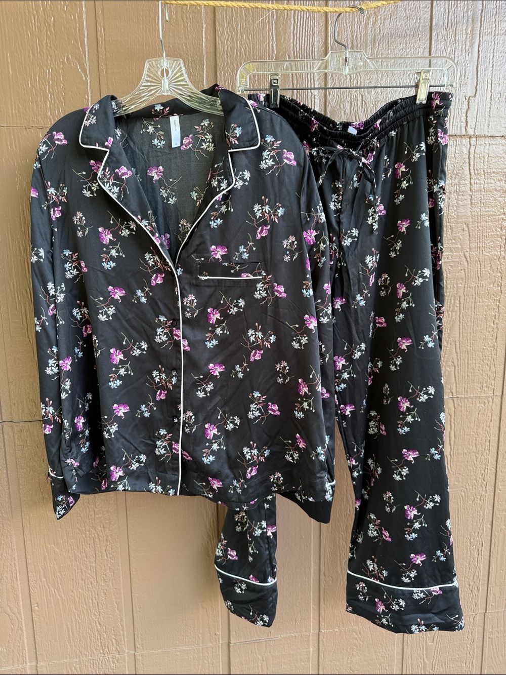 Gap Women’s Black Floral Pajama Set